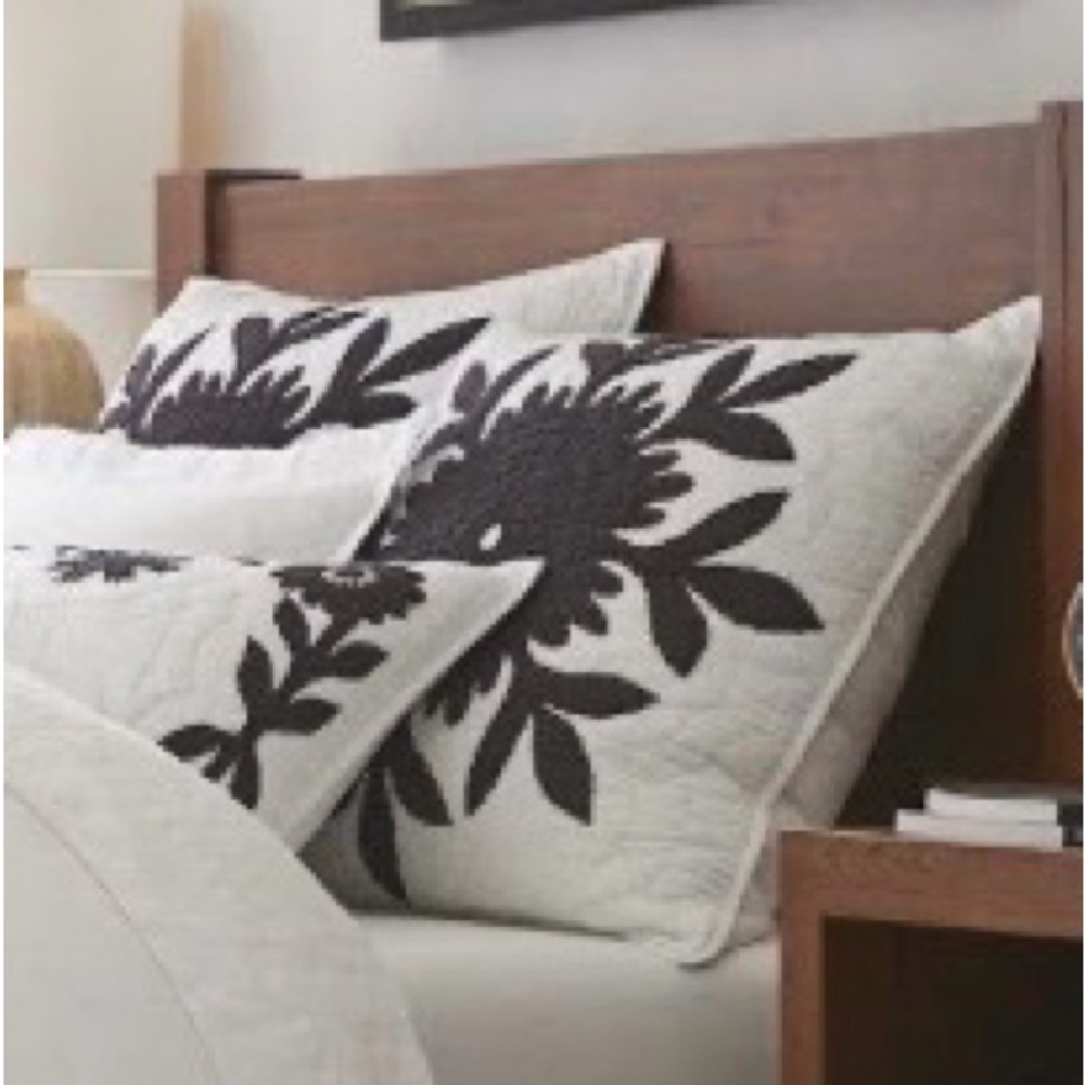 Pottery Barn Lilo Pillow Sham White Quilt with Black Floral Appliqué Standard